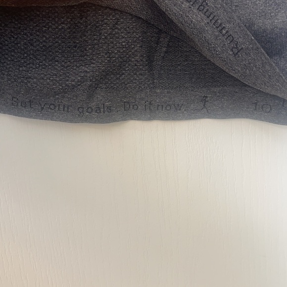 Lululemon tank 10 - Picture 2 of 3